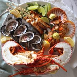 Platter grilled bbq portuguese donnahay lobster cigars assiette visgerechten barbecued baked gezond puur platters lah oysters monmagasingeneral