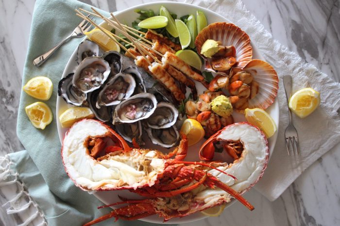 Platter grilled bbq portuguese donnahay lobster cigars assiette visgerechten barbecued baked gezond puur platters lah oysters monmagasingeneral